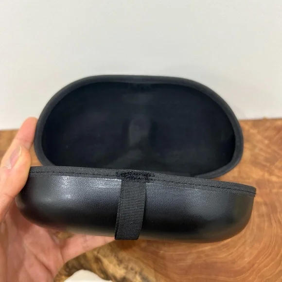 Moncler Black leather sunglasses Case - Picture 3 of 11